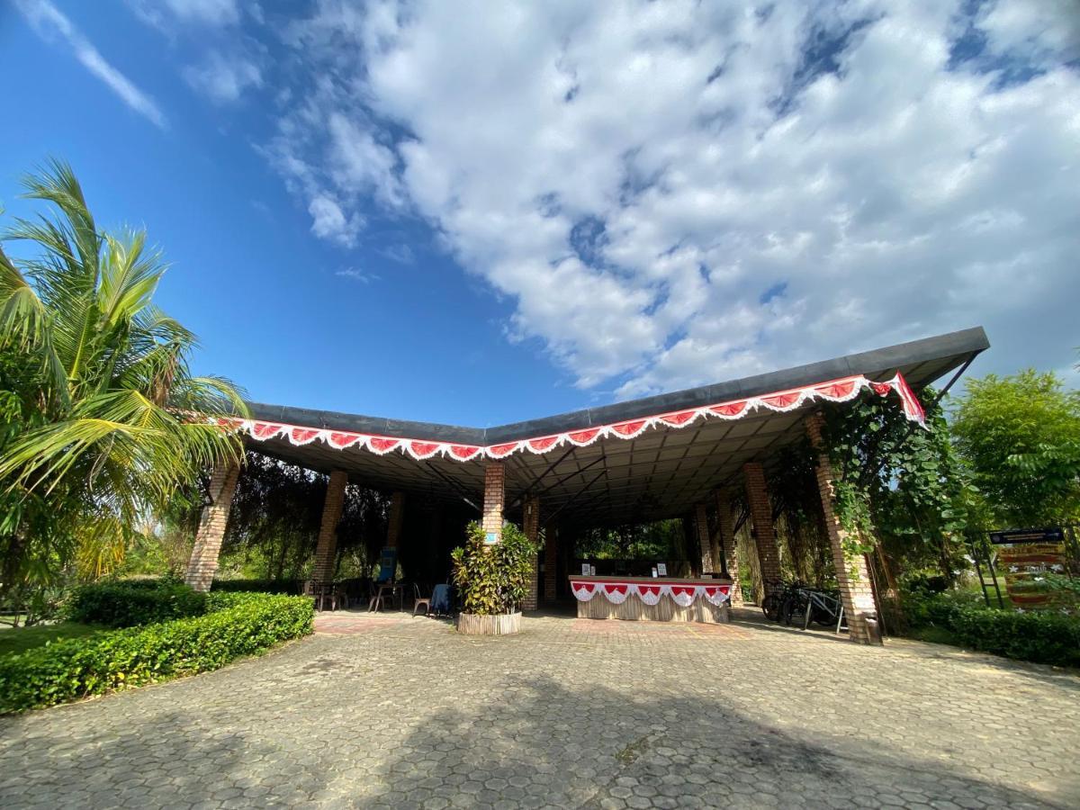 "D'Bamboo Kamp" Desa Wisata Ekang 라고이 외부 사진