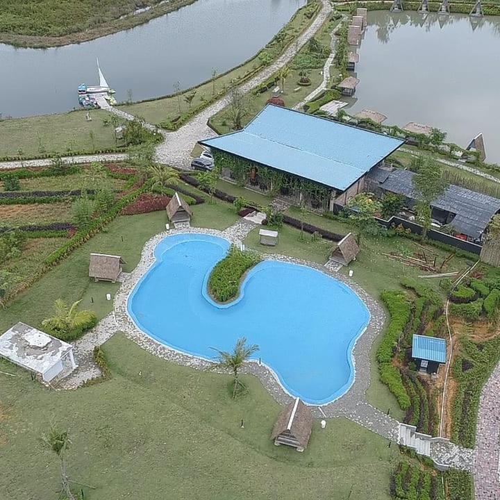 "D'Bamboo Kamp" Desa Wisata Ekang 라고이 외부 사진