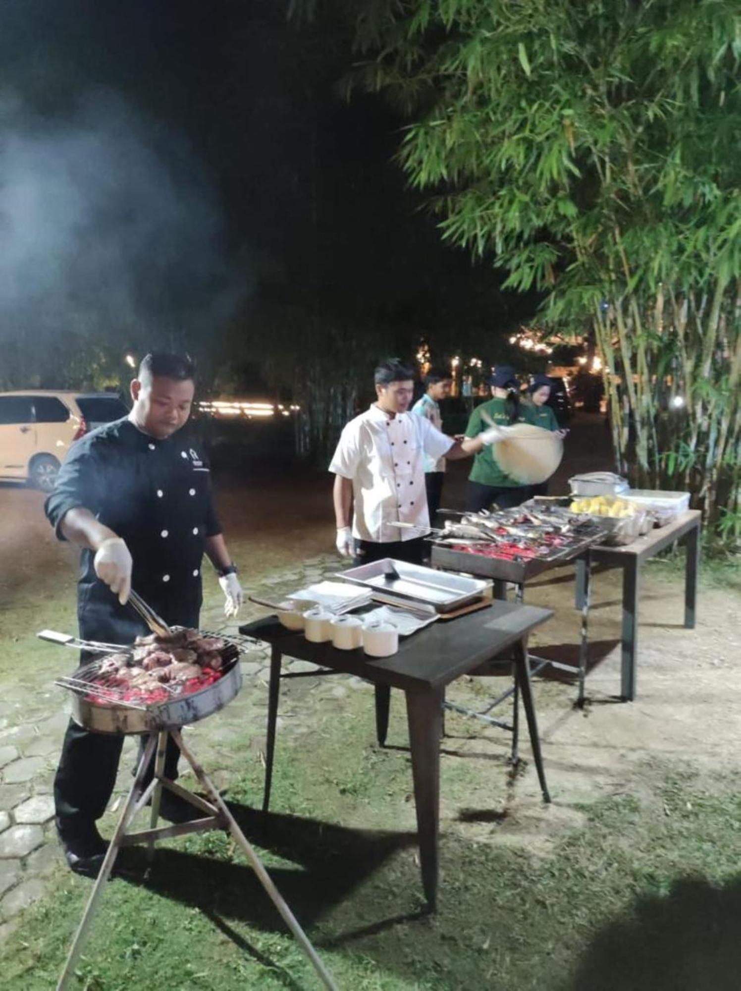 "D'Bamboo Kamp" Desa Wisata Ekang 라고이 외부 사진