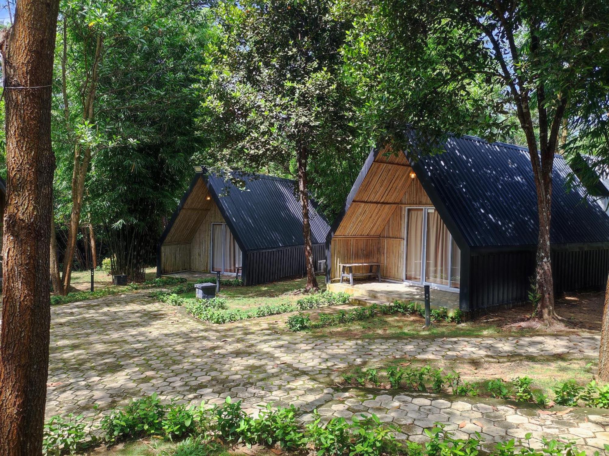"D'Bamboo Kamp" Desa Wisata Ekang 라고이 외부 사진