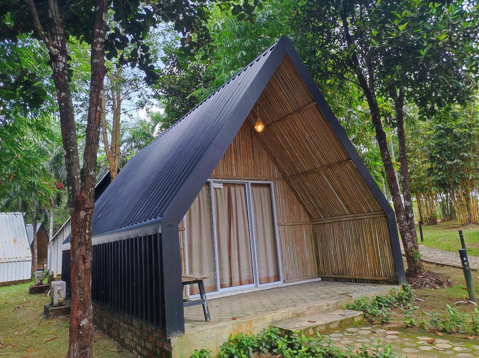 "D'Bamboo Kamp" Desa Wisata Ekang 라고이 외부 사진